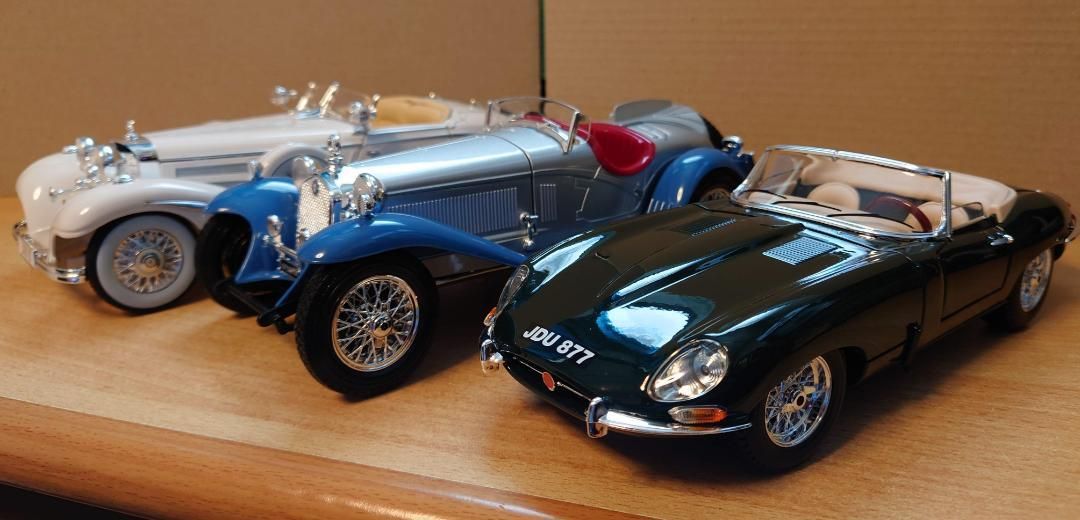 1/18 ジャガーEタイプ カブリオレ1961 ブリティッシュグリーン - メルカリ