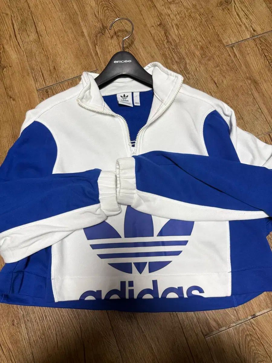 adidas アディダス クロップド ハーフジップ トレーナー