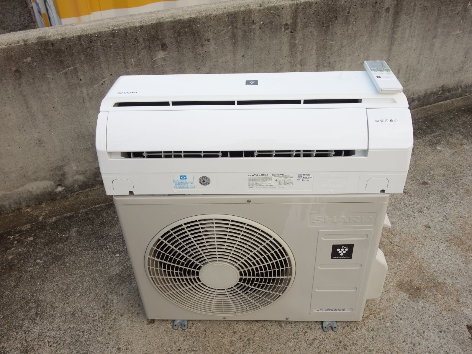 100v