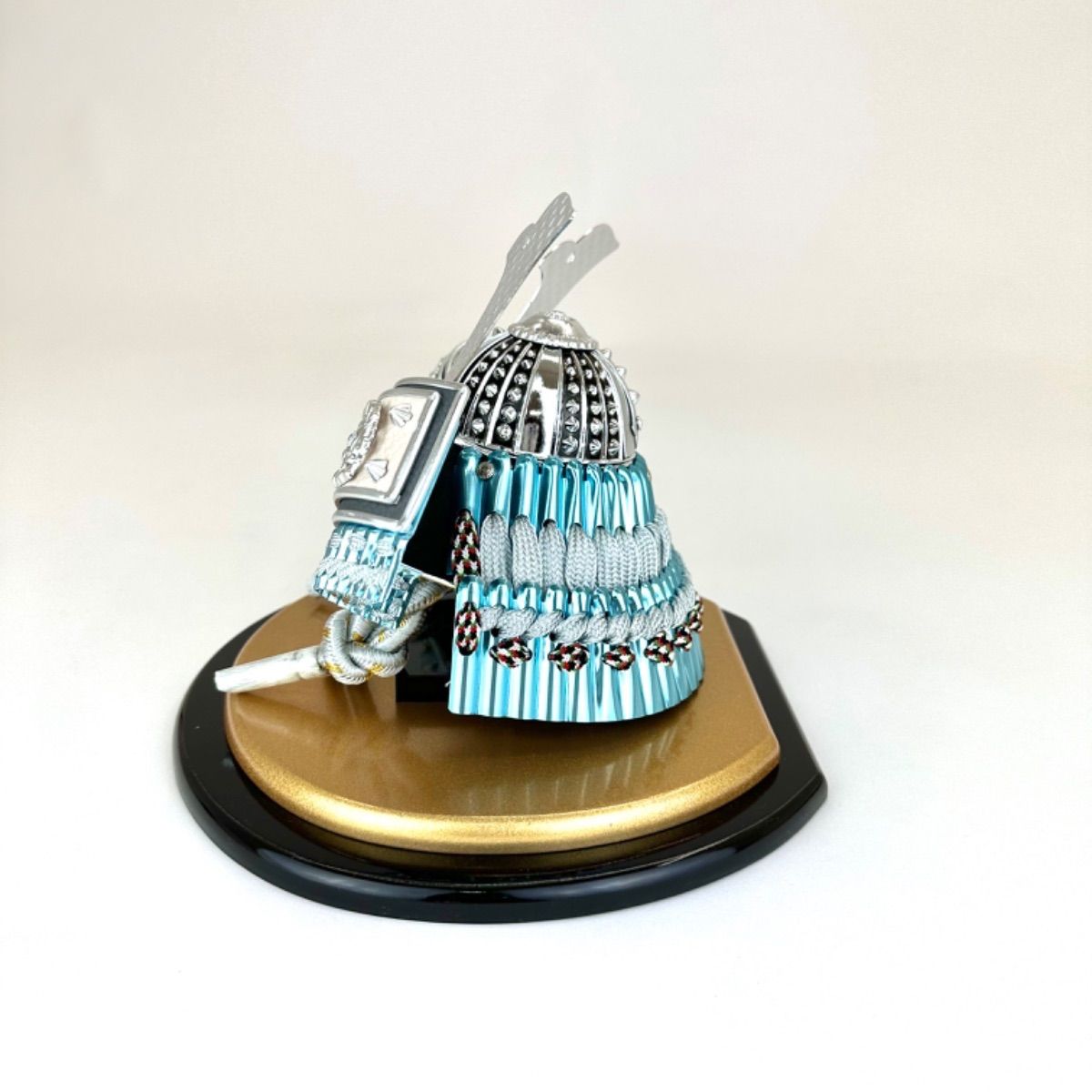 【五月人形】新品 端午の節句 兜飾り シルバー大鍬形兜 コンパクト 五月人形】新品 端午の節句 兜飾り シルバー大鍬形兜 コンパクト 五月