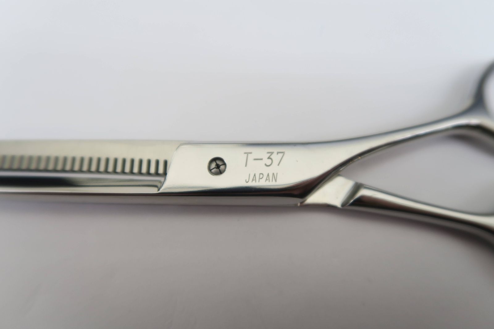 Bランク【光シザー HIKARI ヒカリ】 T-37 セニング 美容師・理容師 5.7