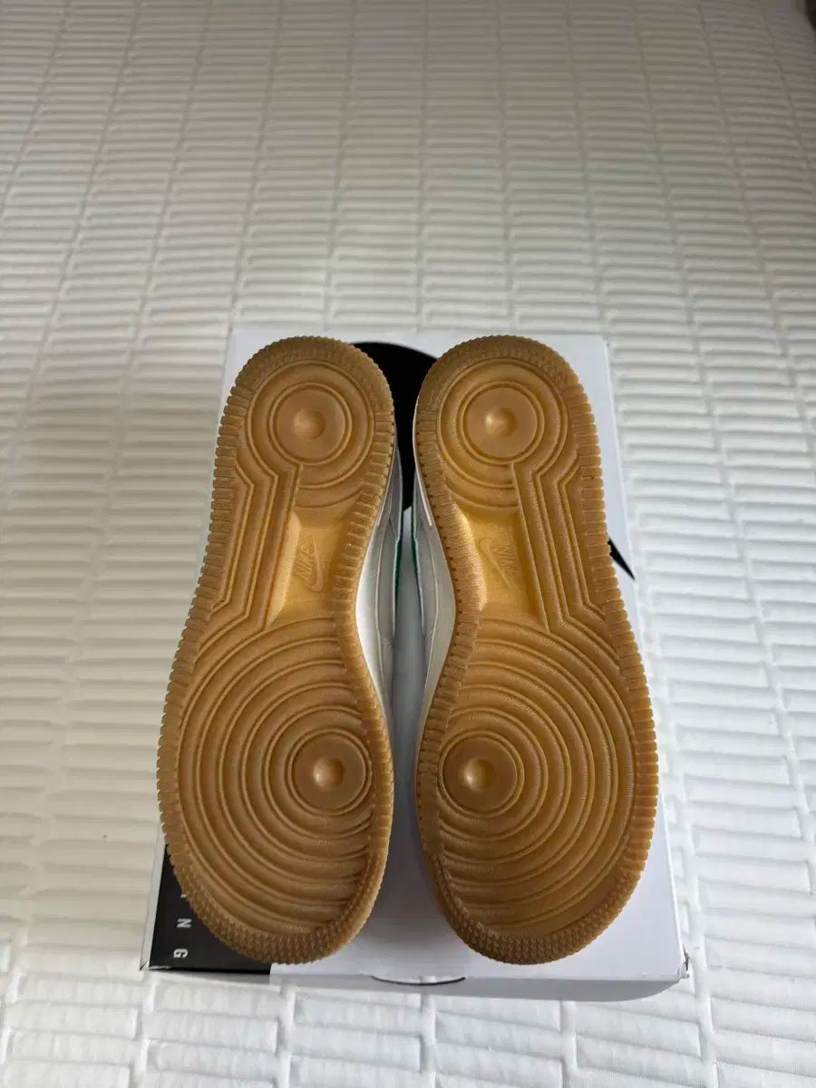 厚みのある W NIKE ナイキ エアフォース 1 07 白 スタジアム グリーン