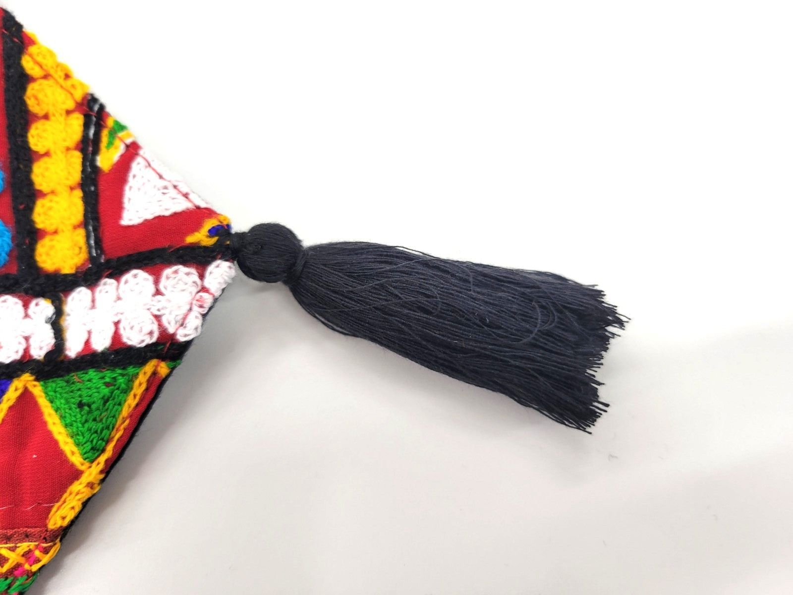 テーブルの主役に、華やかさをプラス【カッチミシン刺繍テーブル
