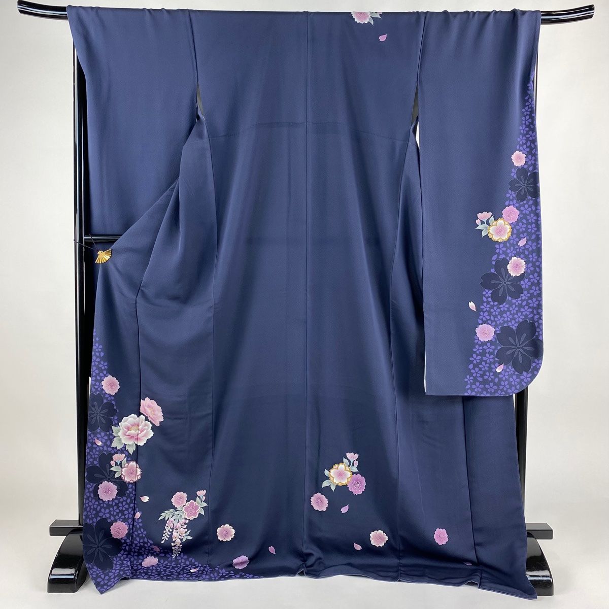 女性和服、着物 振袖 身丈171cm 裄丈70cm L 袷 鴛鴦 桜 金彩 刺繍 鶯色
