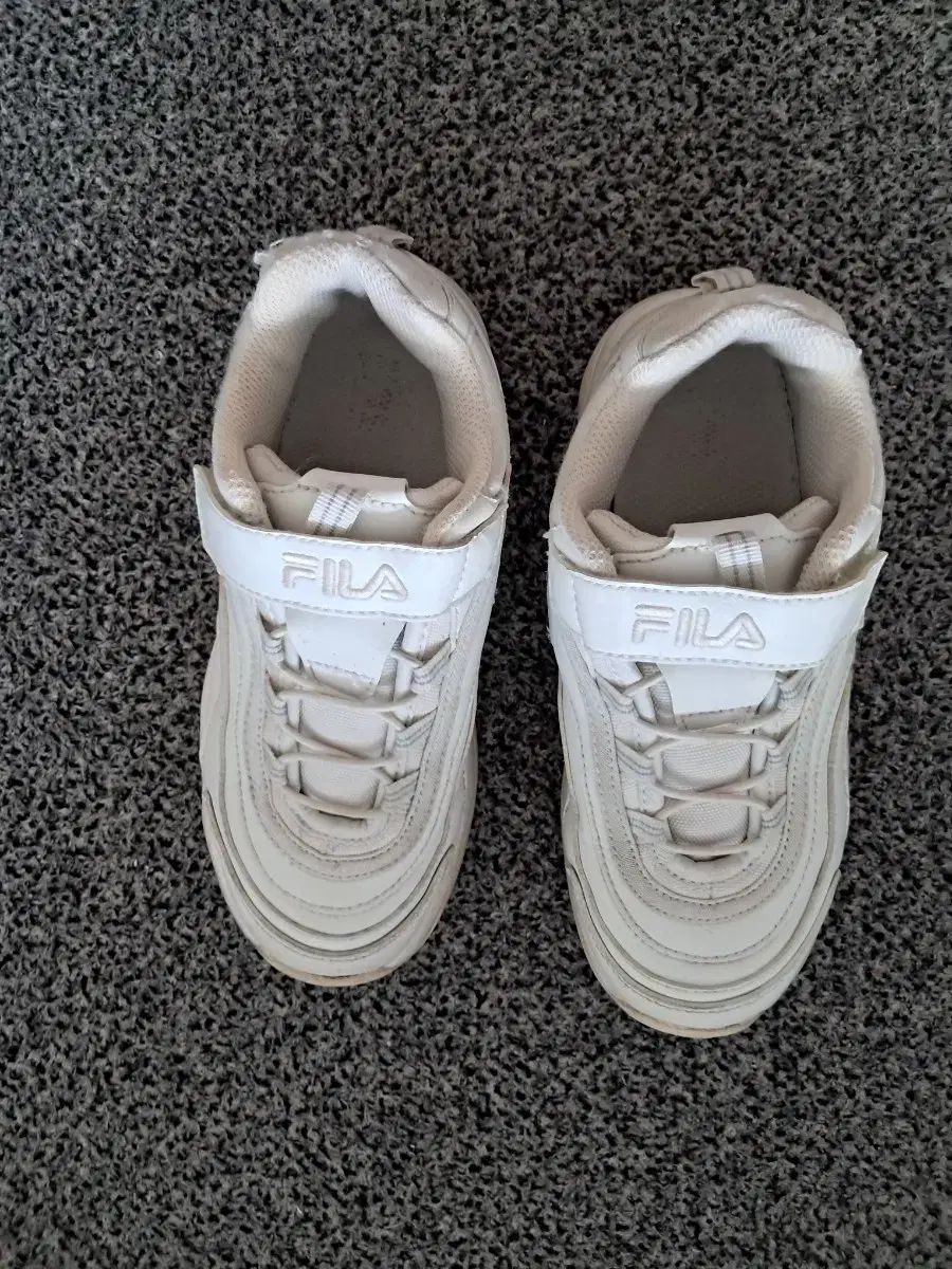 得価，正規品 FILA フィラ 子供靴 210 その他