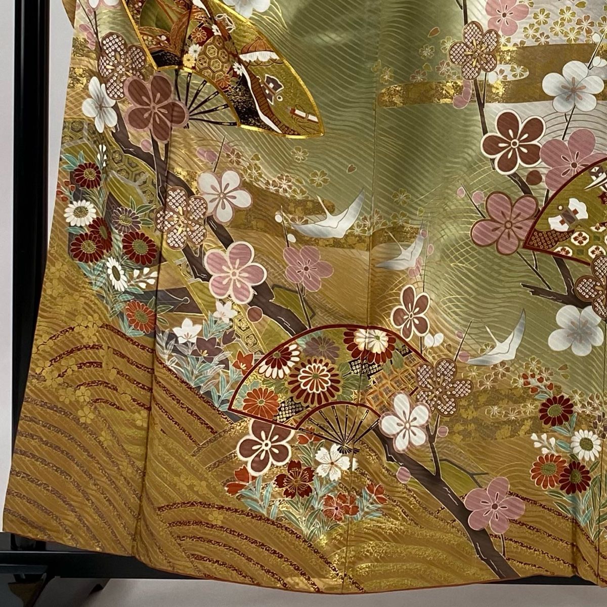振袖 身丈158.5cm 裄丈63cm S 袷 やまと 扇 枝梅 金糸 金彩 鶯色 正絹  