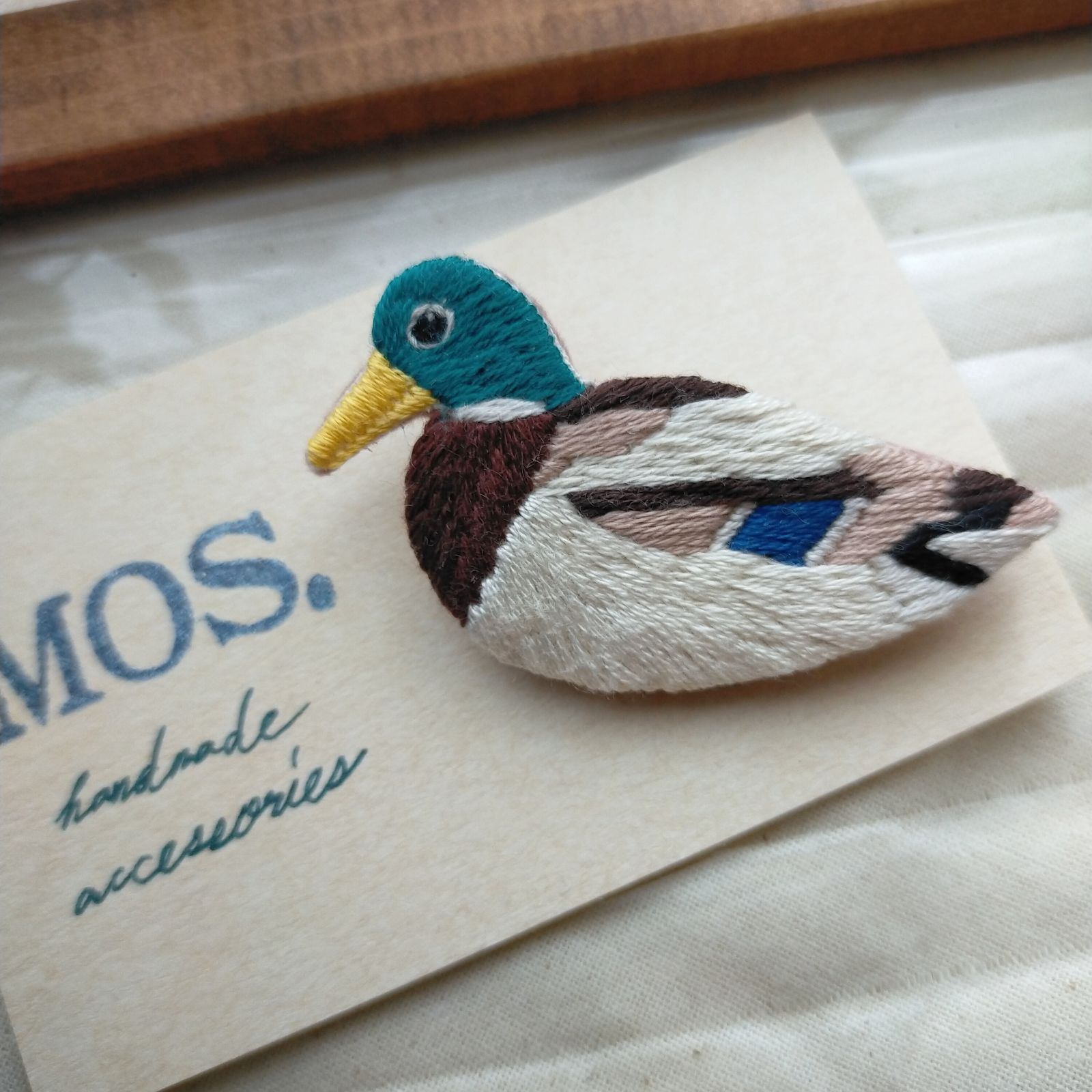 手刺繍ブローチ 野鳥 鴨 - MOS.＊handmade＊ - メルカリ