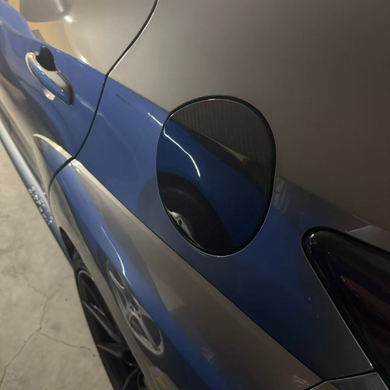 GK FACTORY GRカローラ 燃料タンクカバー 本物カーボン製 超軽量27g 両面テープ貼付 簡単取付 BRIGHTFACE_UK