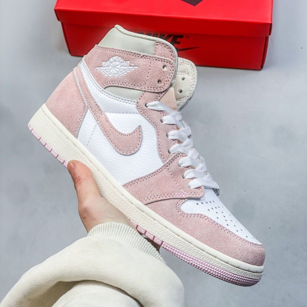 Nike WMNS Air Jordan 1 Retro High OG 