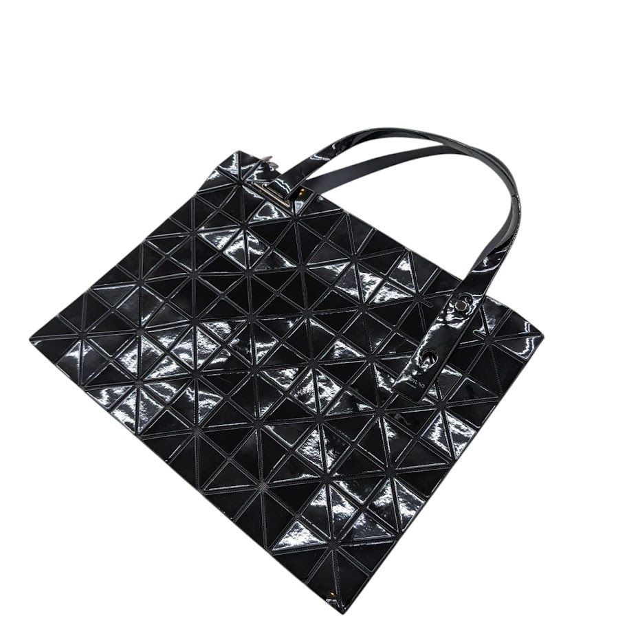 BAOBAO ISSEY MIYAKEブラック ハンドバッグ未使用 BAO BAO ISSEY MIYAKE – isseymiyake.com