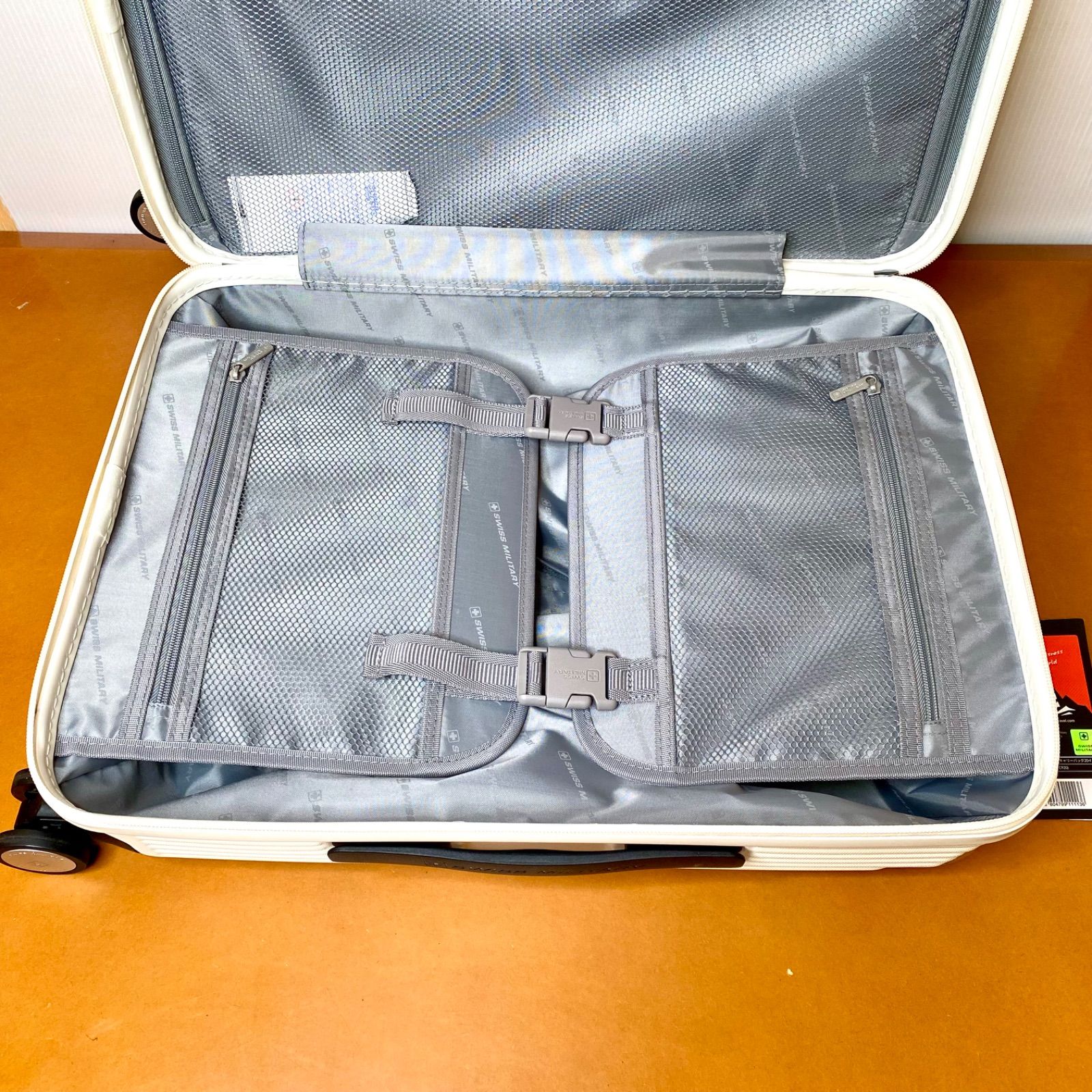 展示品 スイスミリタリー 20インチ スーツケース ホワイト 機内持ち込みサイズ Amazon.co.jp: [スイスミリタリー] スーツケース ソーリオ L