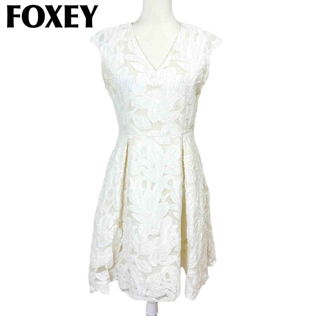 美品】フォクシー ノースリーブワンピース Vネック 42 フラワーレース