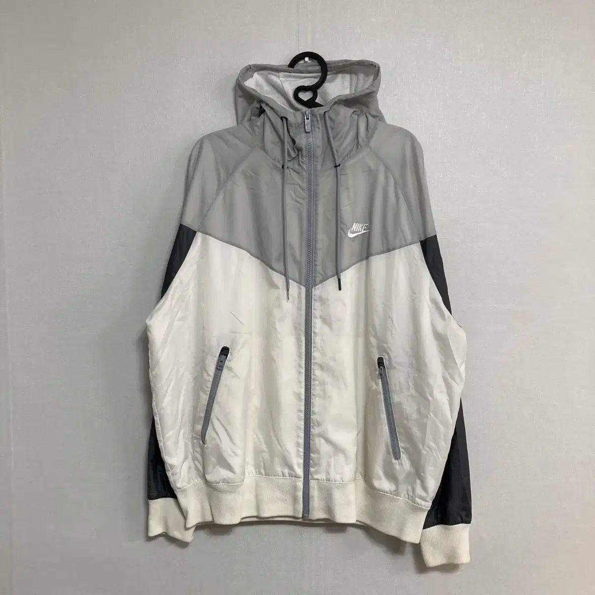 【雷市場（ポンジャン）商品韓国直送】 Nike(ナイキ） ウインドブレーカー ジャケット サイズ 100