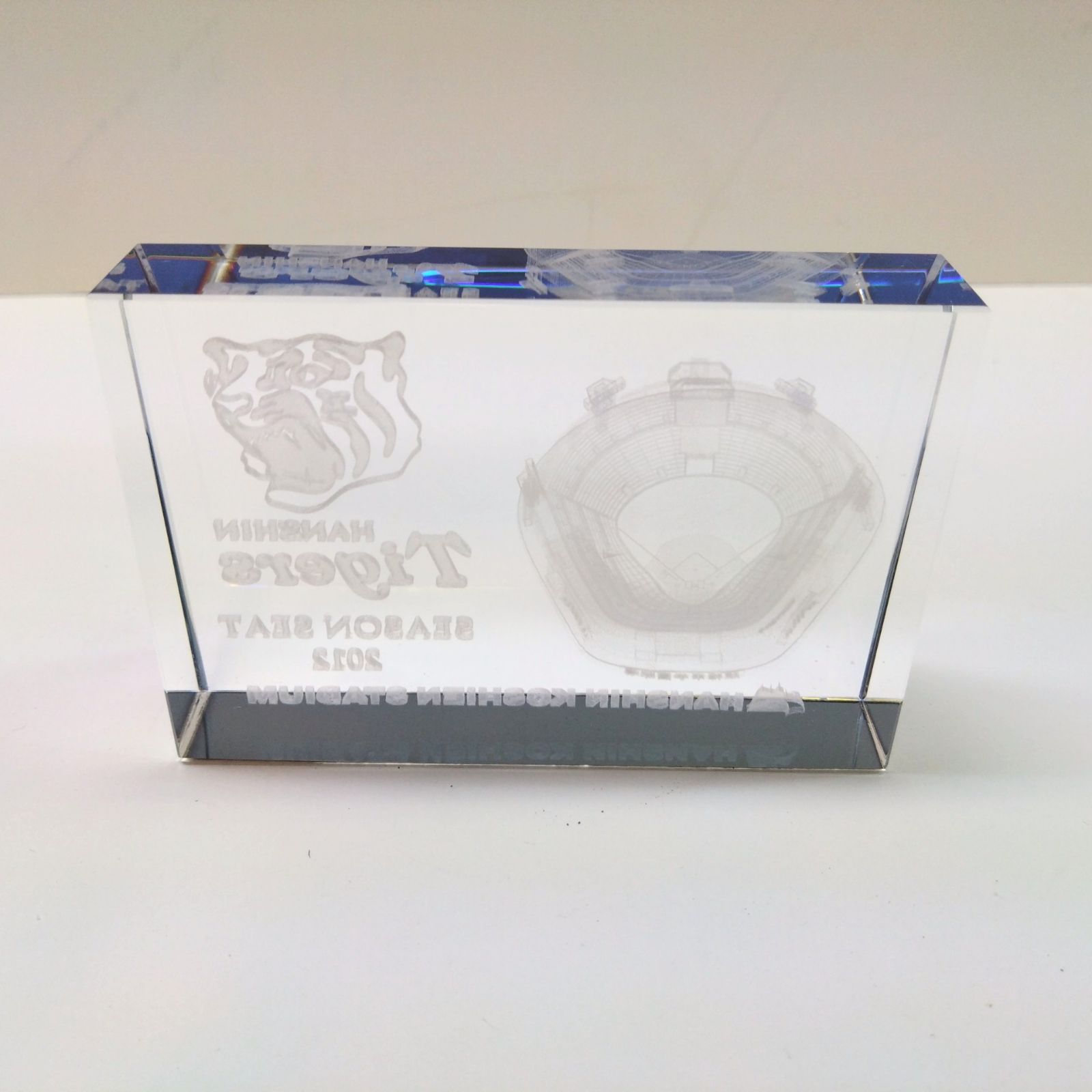 530 阪神タイガース オリジナル クリスタルガラス 置物 - メルカリ