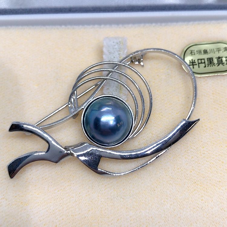 美品】琉球真珠（株）ブローチ バッジ 半円 黒真珠 石垣島川平湾 