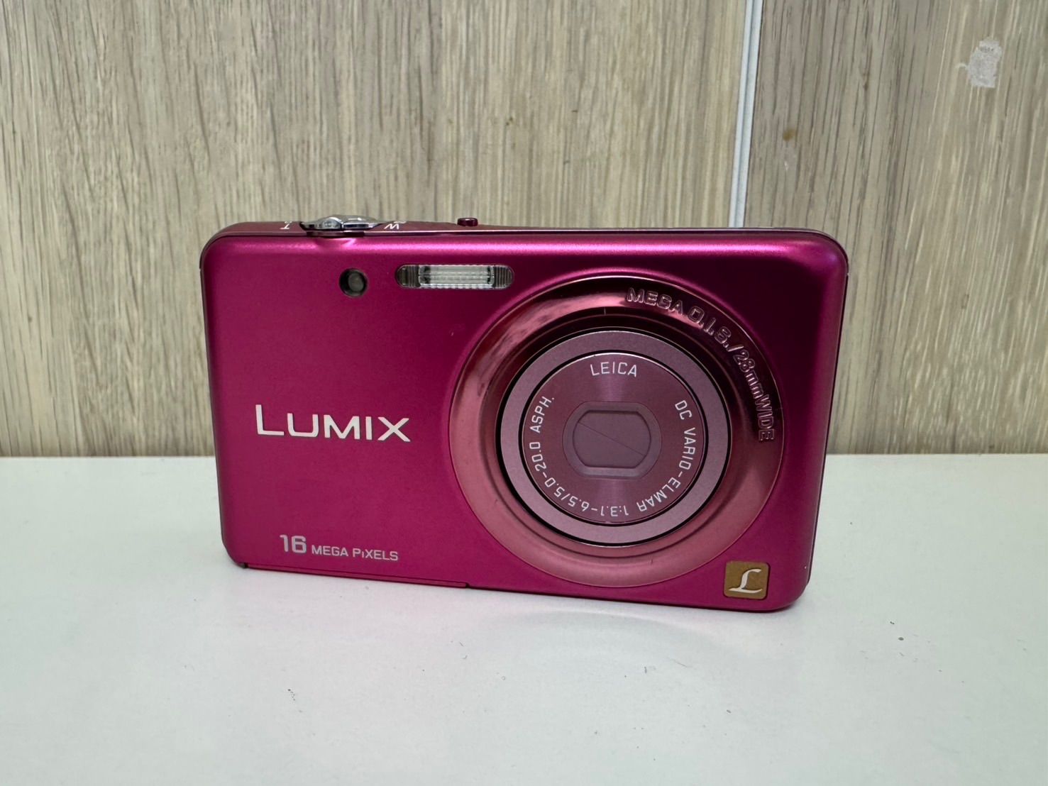 Panasonicパナソニック LUMIX DMC-FH7 デジタルカメラ デジカメ 現状品