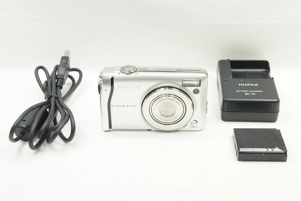 FUJIFILM フジフィルム FinePix F40fd コンパクトデジタルカメラ
