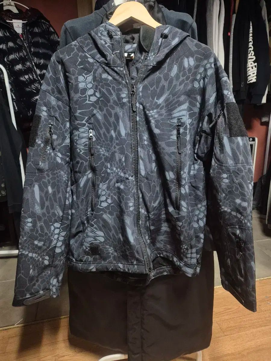 【雷市場（ポンジャン）商品韓国直送】 タクティカルジャケット (起毛加工)