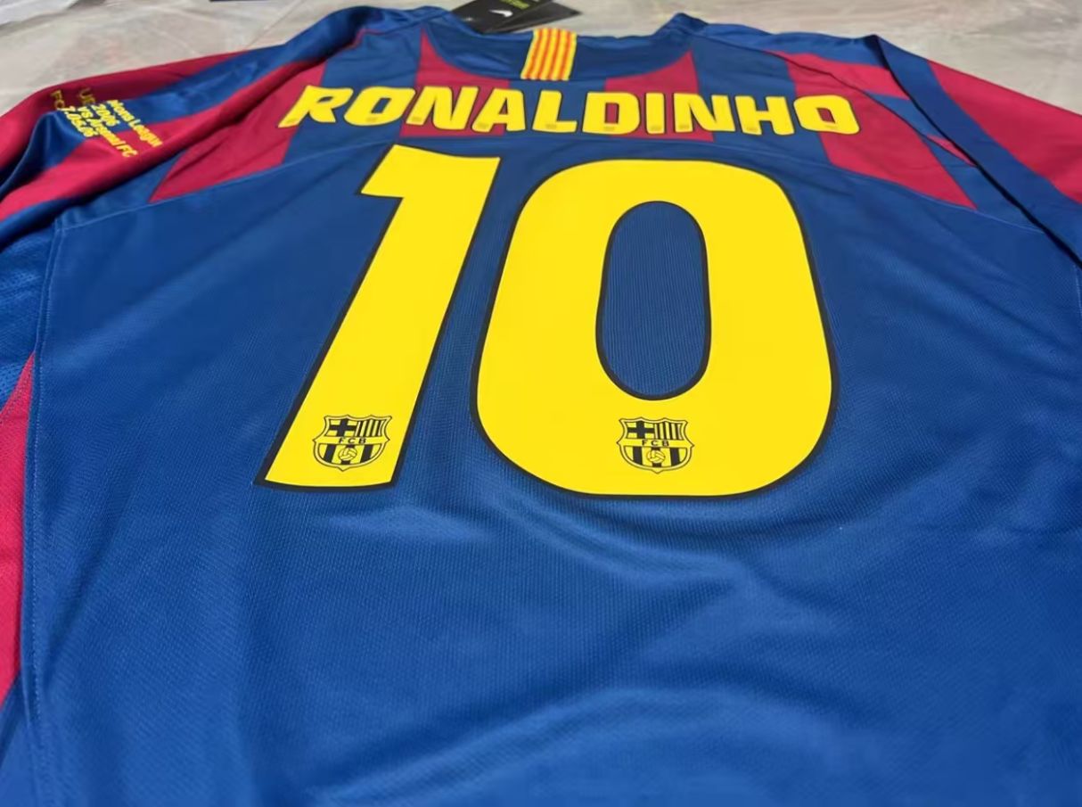 バルセロナ ロナウジーニョ　ユニフォーム10番 RONALDINHO 長袖 Amazon.co.jp: ロナウジーニョ ユニフォーム バルセロナ 20-21