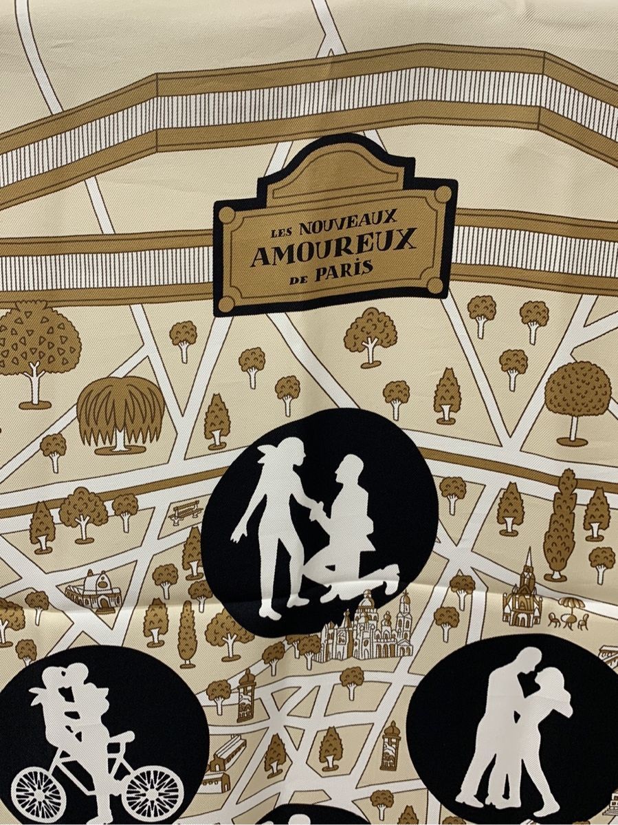 エルメス スカーフ カレ90 LES NOUVEAUX AMOUREUX DE PARIS 総柄