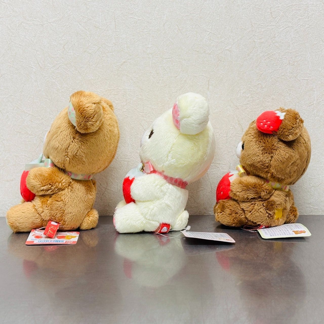 リラックマ いちごぬいぐるみ（金属マスコット付き）リラックマ 2018 リラックマ コリラックマ ぬいぐるみ いちごの金属マスコット付き 希少