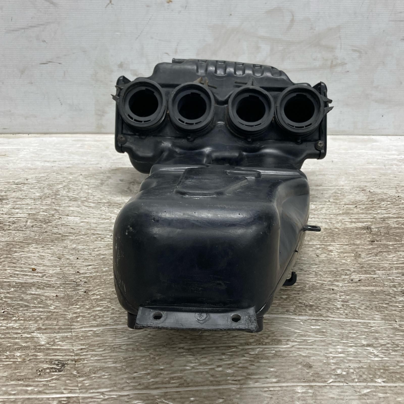 エアクリーナーボックス スズキ