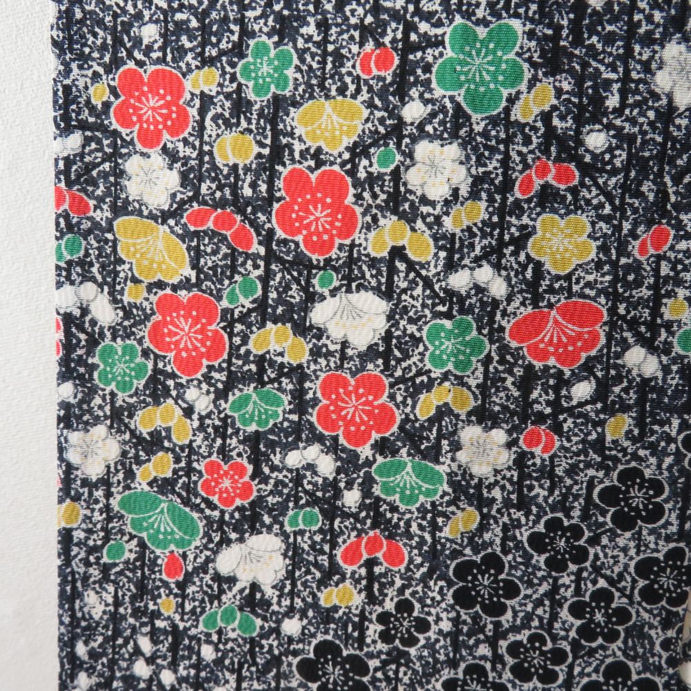 小紋 たたき染めに梅文様 単衣 広衿 白色 黒色 正絹 仕立て上がり