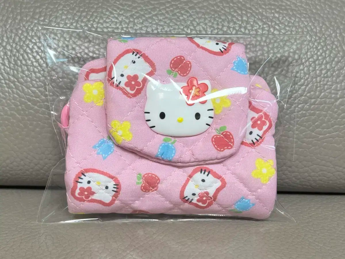 サンリオ みんなのクオリティ ハローマイネームイズ キティ 財布