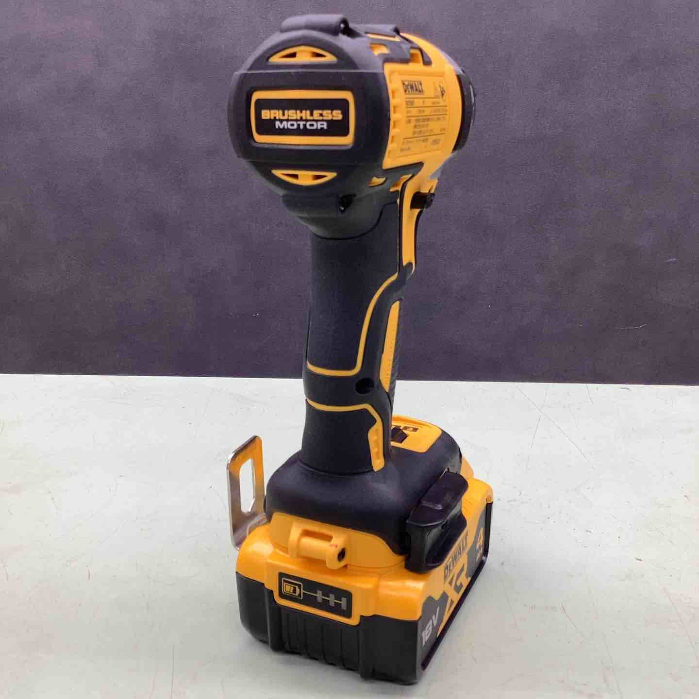 DEWALT インパクトドライバ