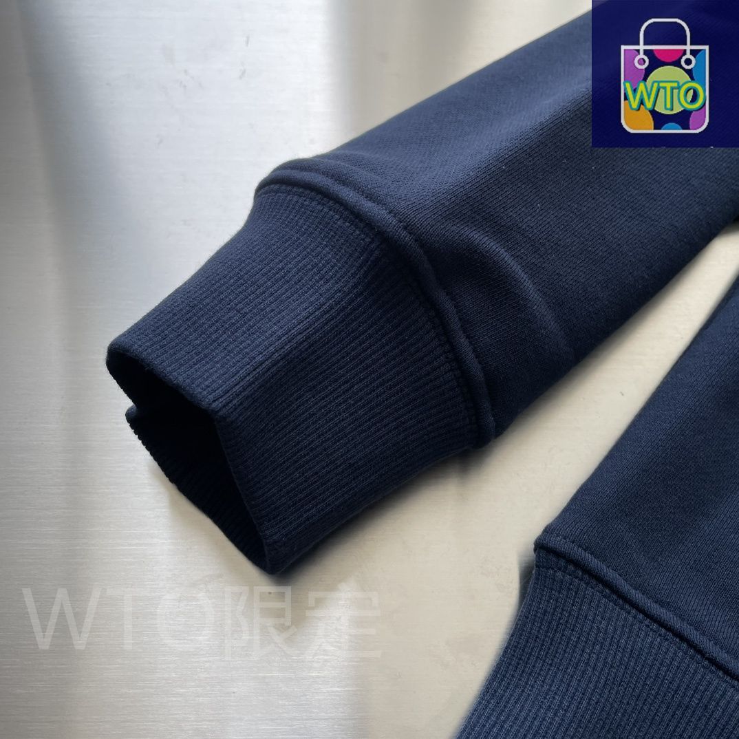 クラシックな戦馬柄の輸入刺繍入り丸首セーター