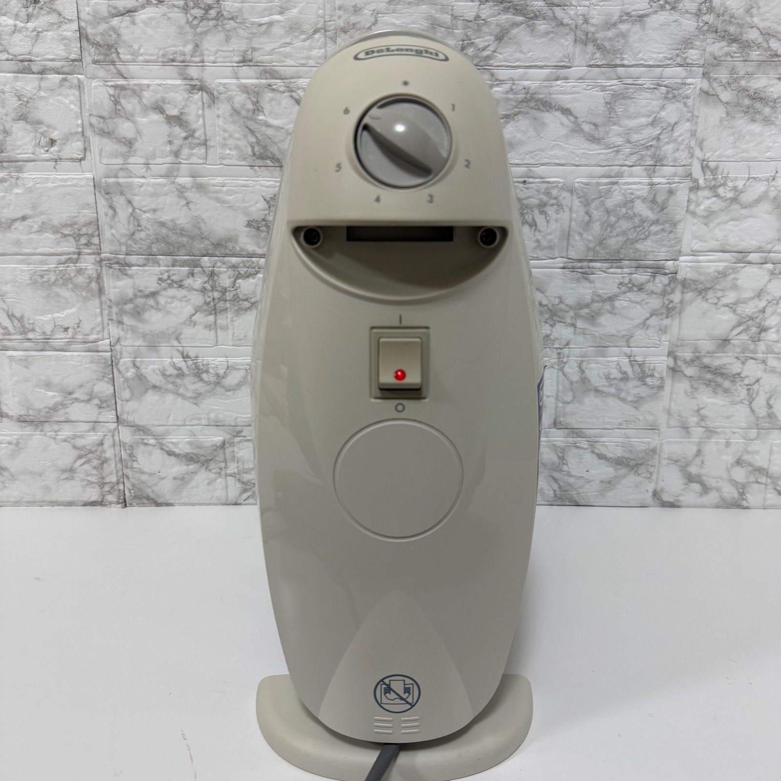 DeLonghi デロンギ オイルラジエターヒーター 小型 TRN0505JS トイレ 脱衣所 省スペース ペットのお部屋 簡単操作 スイッチとダイヤルのみ