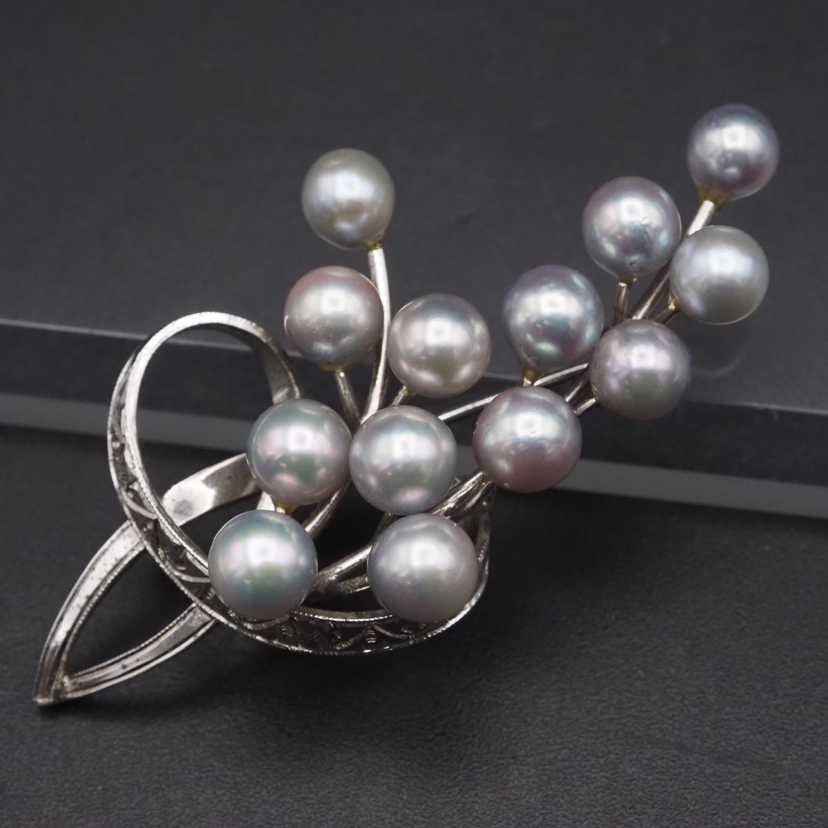 F358 本真珠 6.1-6.9m13珠 パール STERLING刻印 ブローチ グレー系 デザイン シルバー コサージュ 6月誕生石
