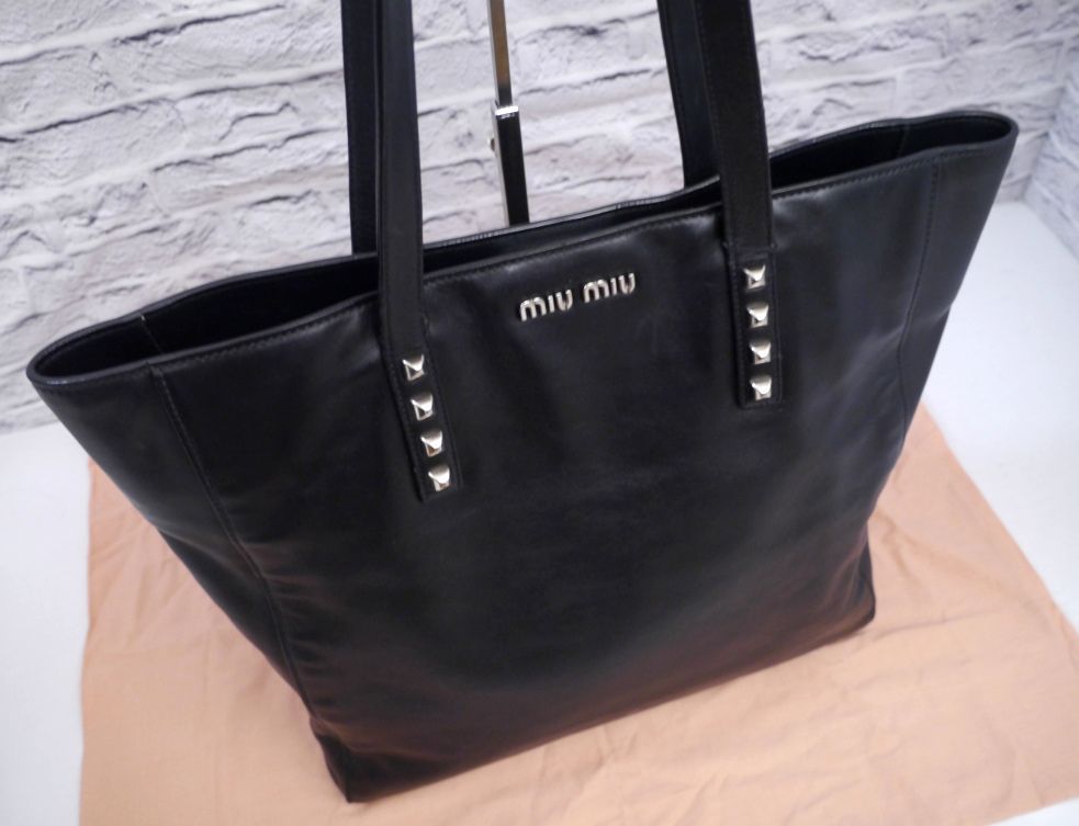 美品◇miumiu ミュウミュウ VITELLO MILLENI ロックスタッズ A4対応 