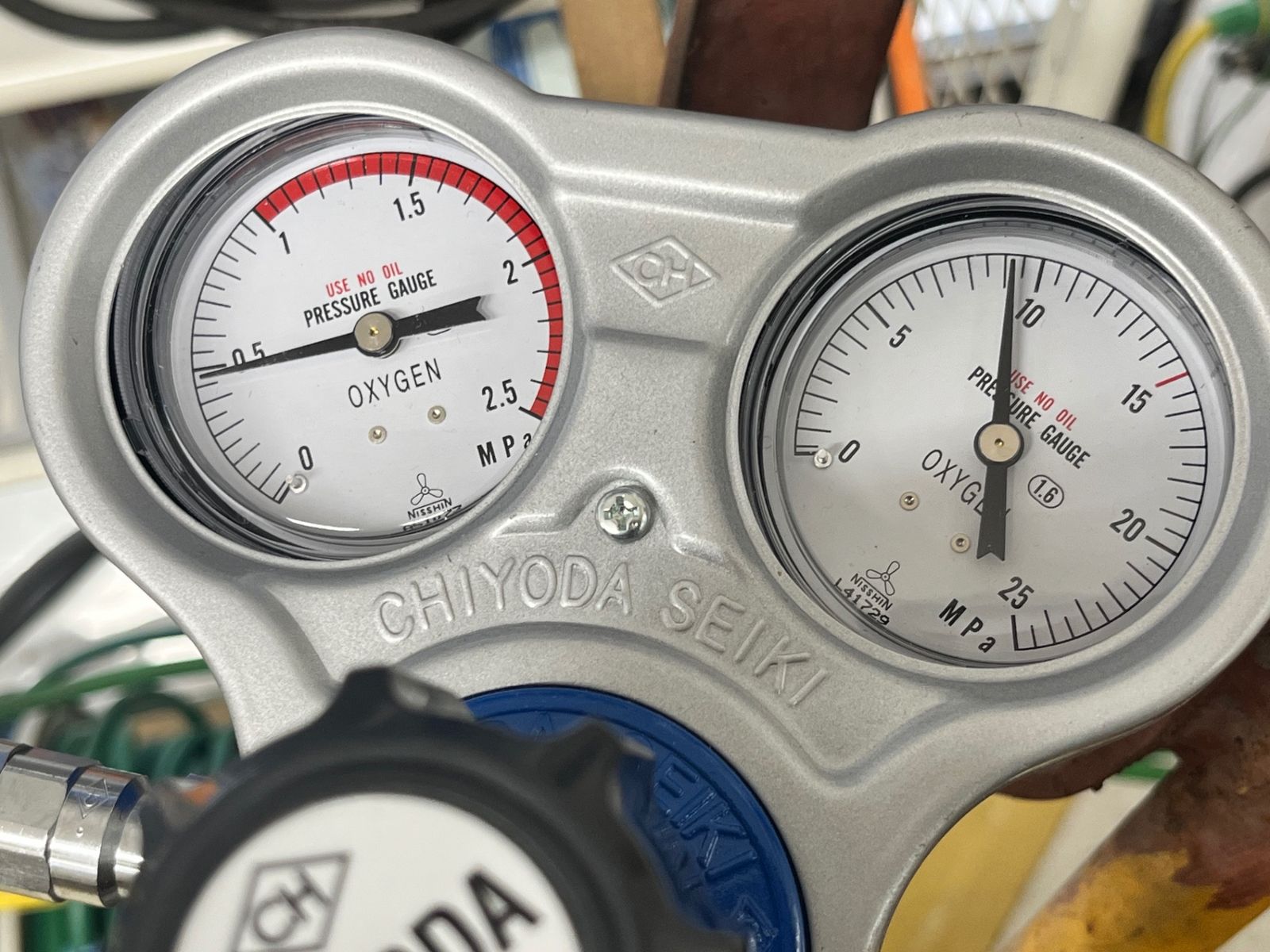 動作品 千代田精機♪酸素用スタウト圧力調整器逆火防止付♪ゲージ♪アクトツール富山店♪窓