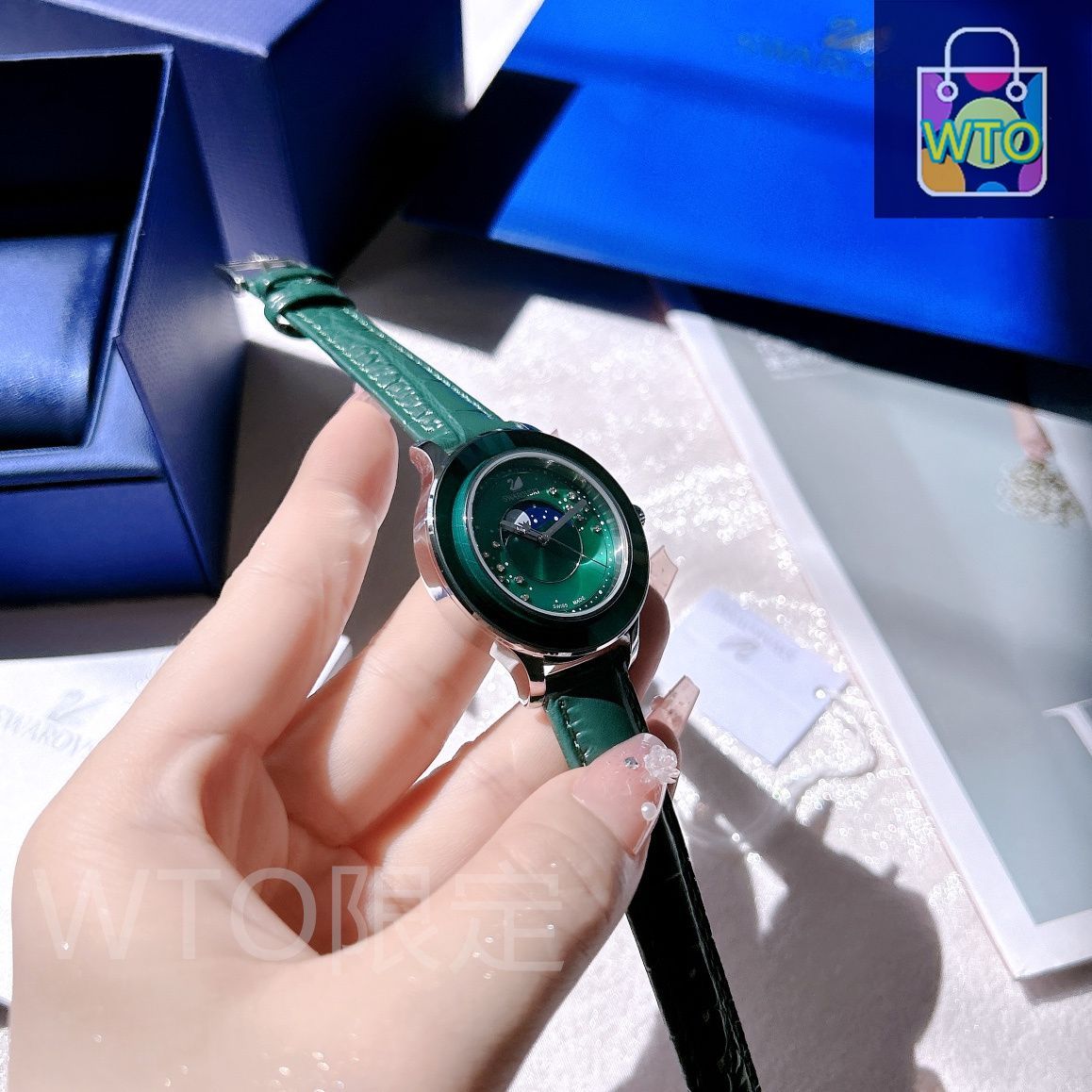 SWAROVSKI ブルー 星空デザイン 時計 SWAROVSKI|スワロフスキーウォッチ| 渋谷スクランブルスクエア
