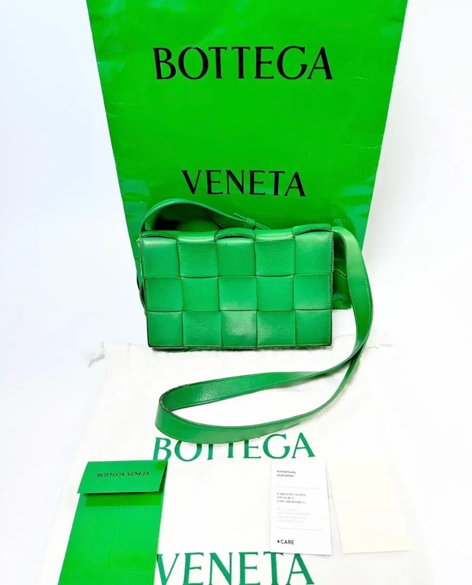 Bottega Veneta(ボッテガヴェネタ) イントレチャート カセットバッグ