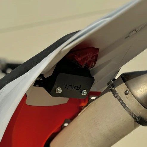 F3D ナンバープレートホルダー オフロード 受注製造