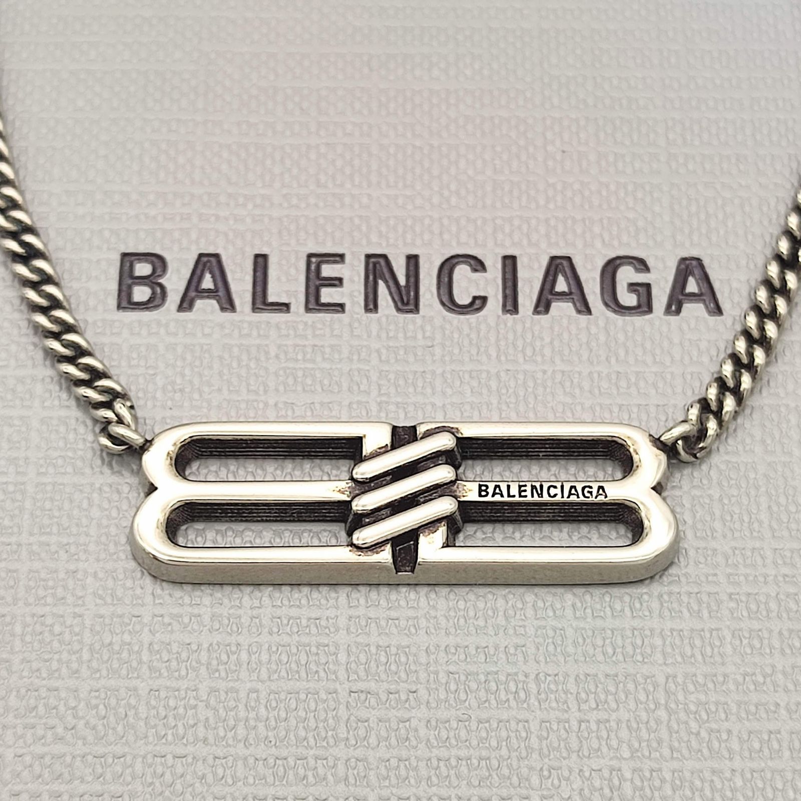 バレンシアガ　BBアイコンネックレス　ロゴプレート　シルバー 超美品】BALENCIAGA バレンシアガ BBアイコンネックレス ロゴ