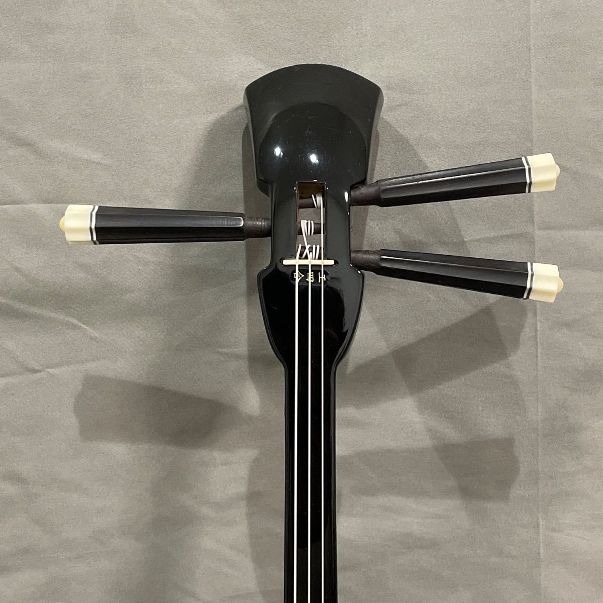 【美品】沖縄三線 和楽器 ヘビ柄 合皮 人工皮 初心者 CD 付属品 ケース 沖縄三線 三味線 人工 人工皮 和楽器 蛇柄 蛇三線 ケース・付属
