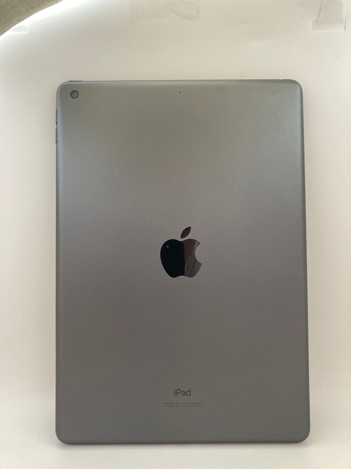 iPad 第8世代 128GB スペースグレイ - バッテリー91%・フルセット・画面に傷あり