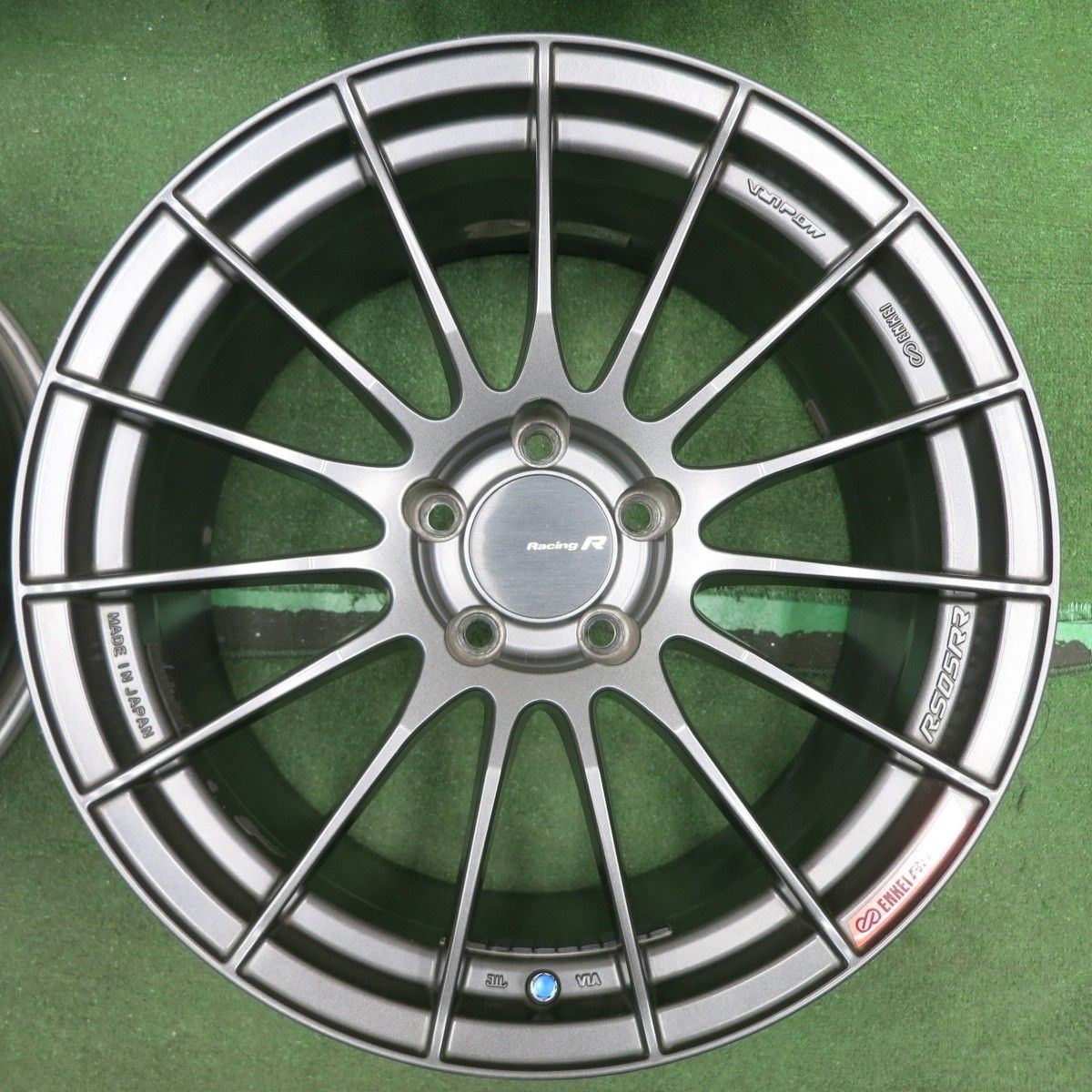 送料無料* キレイ☆Racing R ENKEI RS05RR ホイール 18インチ 18