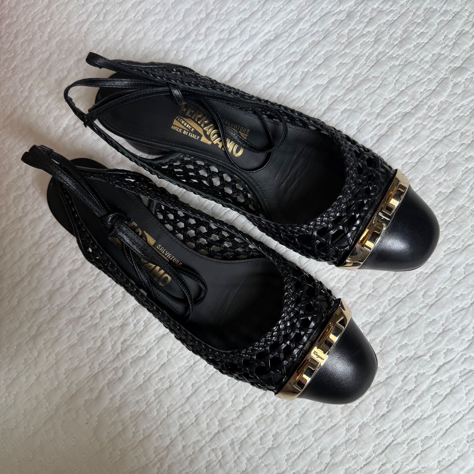 【極美品】Salvatore Ferragamo ヴァラリボン　　フェラガモ 極美品 SalvatoreFerragamo サルヴァトーレフェラガモ ヴァラ