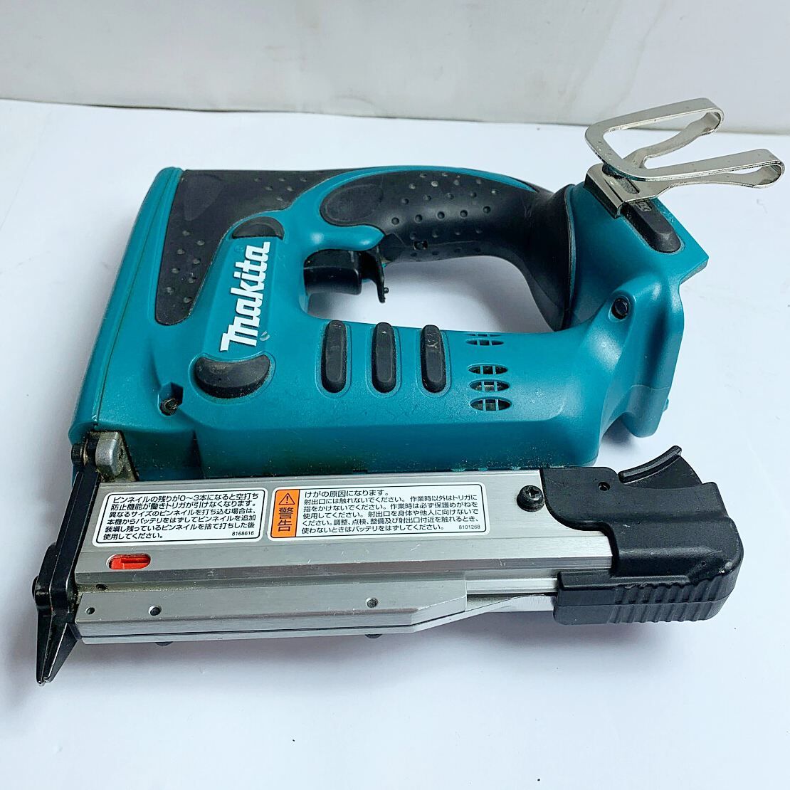 ★makita マキタ 充電式ピンタッカ PT350D 14.4V 3.0Ah バッテリー、釘付★  マキタ 充電式ピンタッカ PT350D 本体のみ 大工道具 現場作業 日曜大工