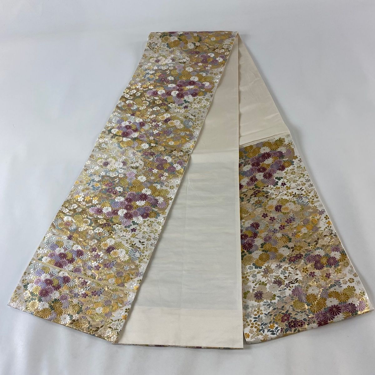 袋帯　金糸／銀糸 菊花刺繍 袋帯 美品 秀品 菊 草花 金銀糸 刺繍 クリーム 六通 正絹 【中古