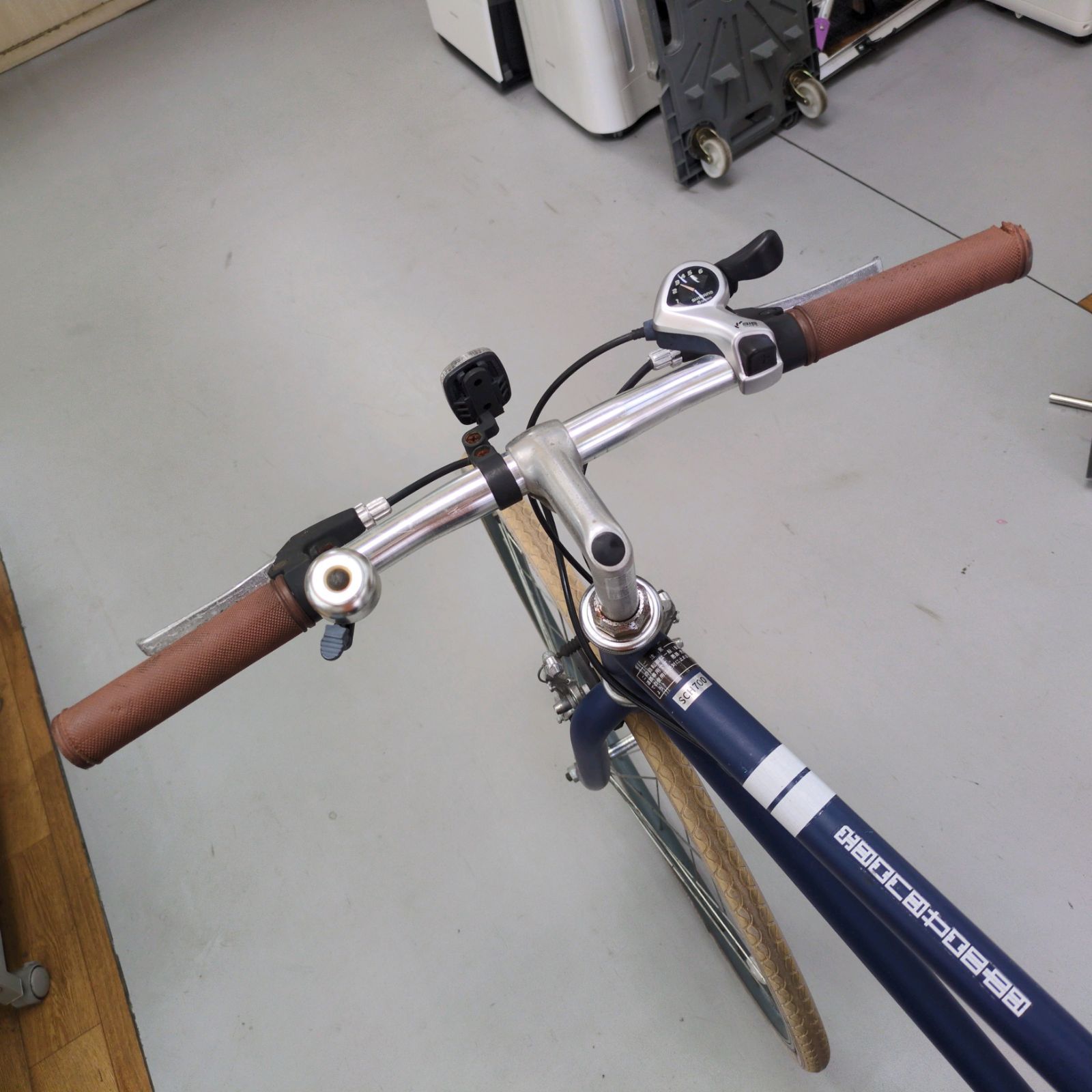 J060 ★サビキズ使用感有り★クロスバイク★アサヒ★SCH700★6段★700×28C J060 ☆サビキズ使用感有り☆クロスバイク☆アサヒ☆SCH700☆6段☆700