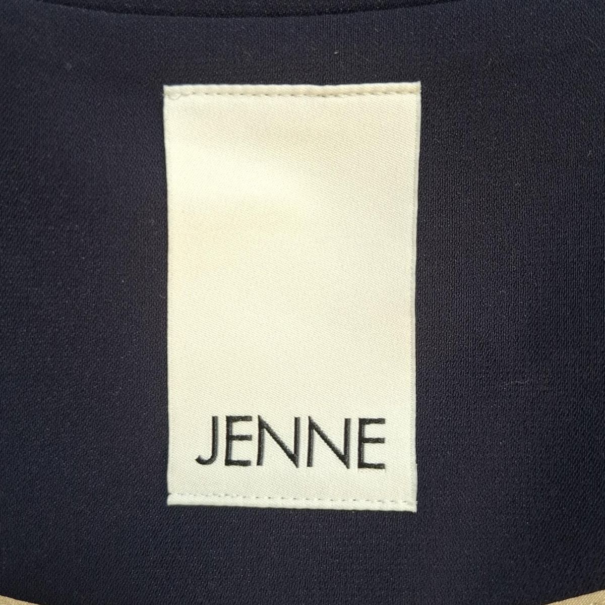 スカートスーツ