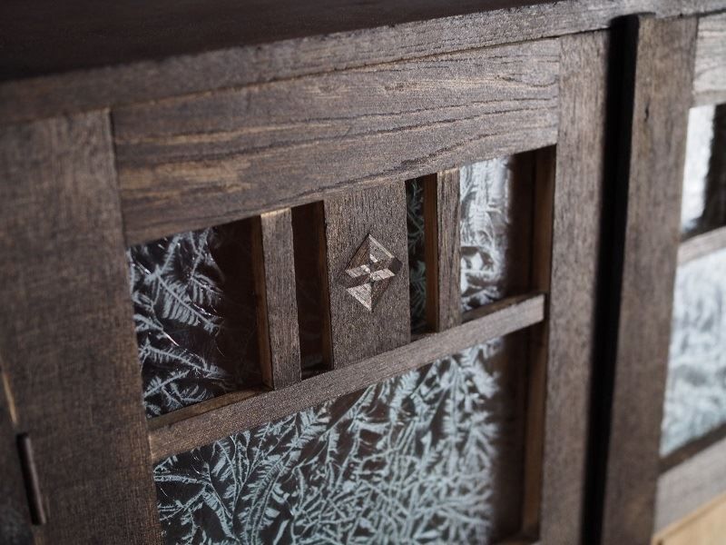 古い結晶ガラスの小型アンティークキャビネット 大正～昭和初期