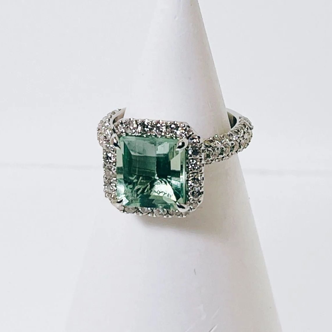 新品✨　SALE　PT900　プラチナリング　ご褒美ジュエリー　フローライト　4.82ct　Ｄ1.38ct　1カラットダイヤモンド　大人ジュエリ－　 大人女子アクセサリー　緑　緑色石　大粒　色石　プラチナ　指輪　プレゼントジュエリー　プレゼント指輪