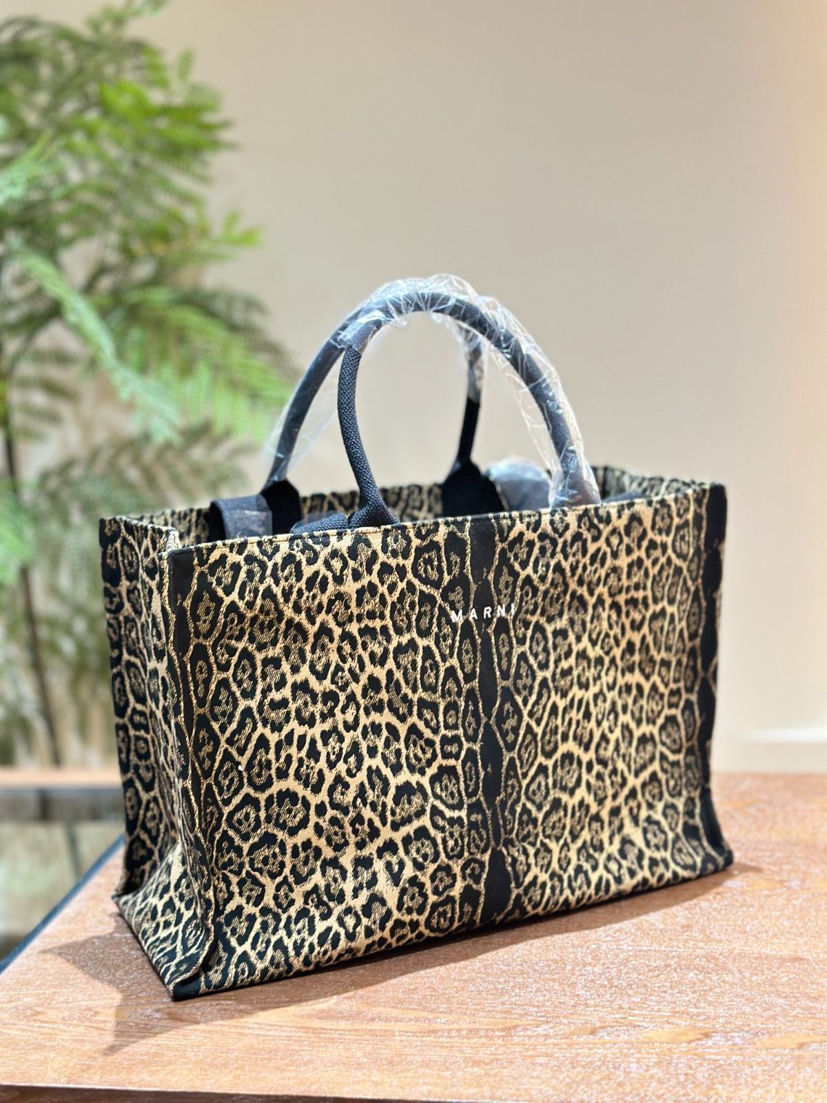 今日特価】Leopard Print 豹紋 ショッピングバッグ！国内送料