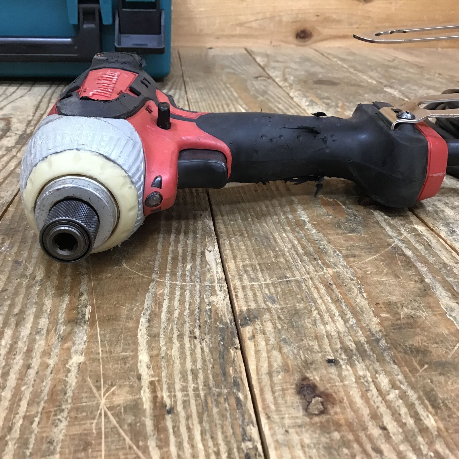 マキタ　電気インパクト　6955SPKR(赤）★ 中古品マキタ インパクトドライバ 100V 赤 ケース付 6955SPKR